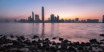 Ile trwa lot do Abu Dhabi? Dowiedz się, ile się leci do Abu Dhabi