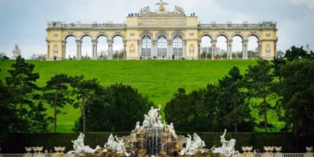 Ile trwa lot do Austrii? Dowiedz się, ile się leci do Austrii