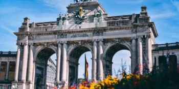 Ile trwa lot do Belgii? Dowiedz się, ile się leci do Belgii