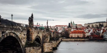 Ile trwa lot do Pragi? Dowiedz się, ile się leci do Pragi