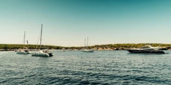 Ile trwa lot na Ibizę? Dowiedz się, ile się leci na Ibizę